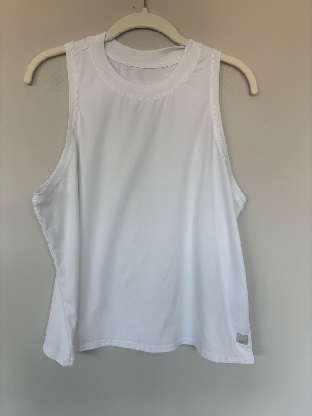 Vuori Energy White Sleeveless Athletic Tank - Crew Neck Performance Top